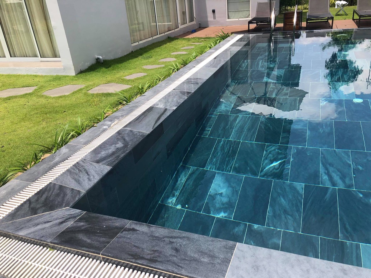 Tùy thuộc vào phong cách, không gian, tiểu cảnh xung quanh mà các loại đá sẽ cần chọn lựa khác nhau