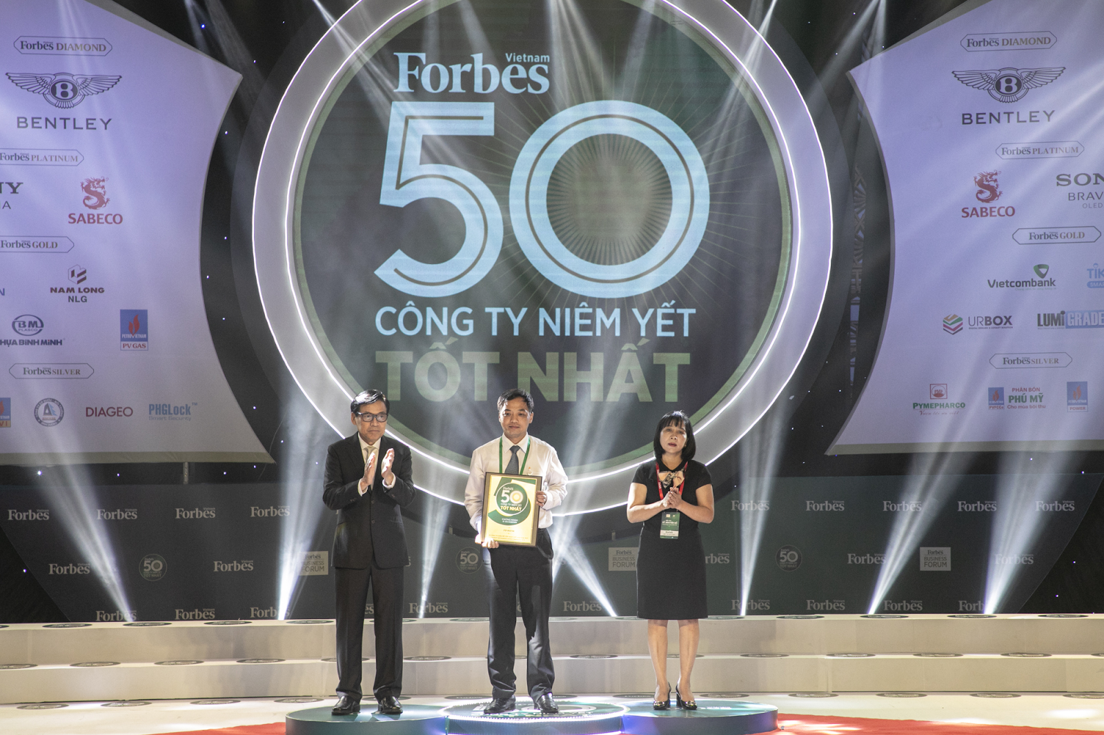Vicostone nhận giải "Top 50 Công ty niêm yết tốt nhất Việt Nam 2021"