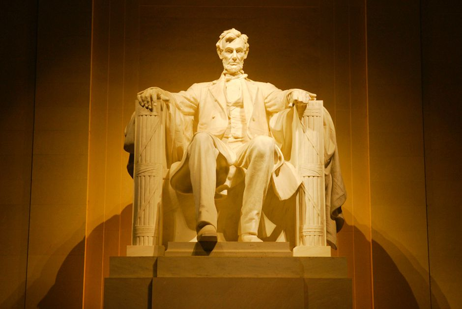 Tượng tổng thống Abraham Lincoln (Đài tưởng niệm Lincoln)