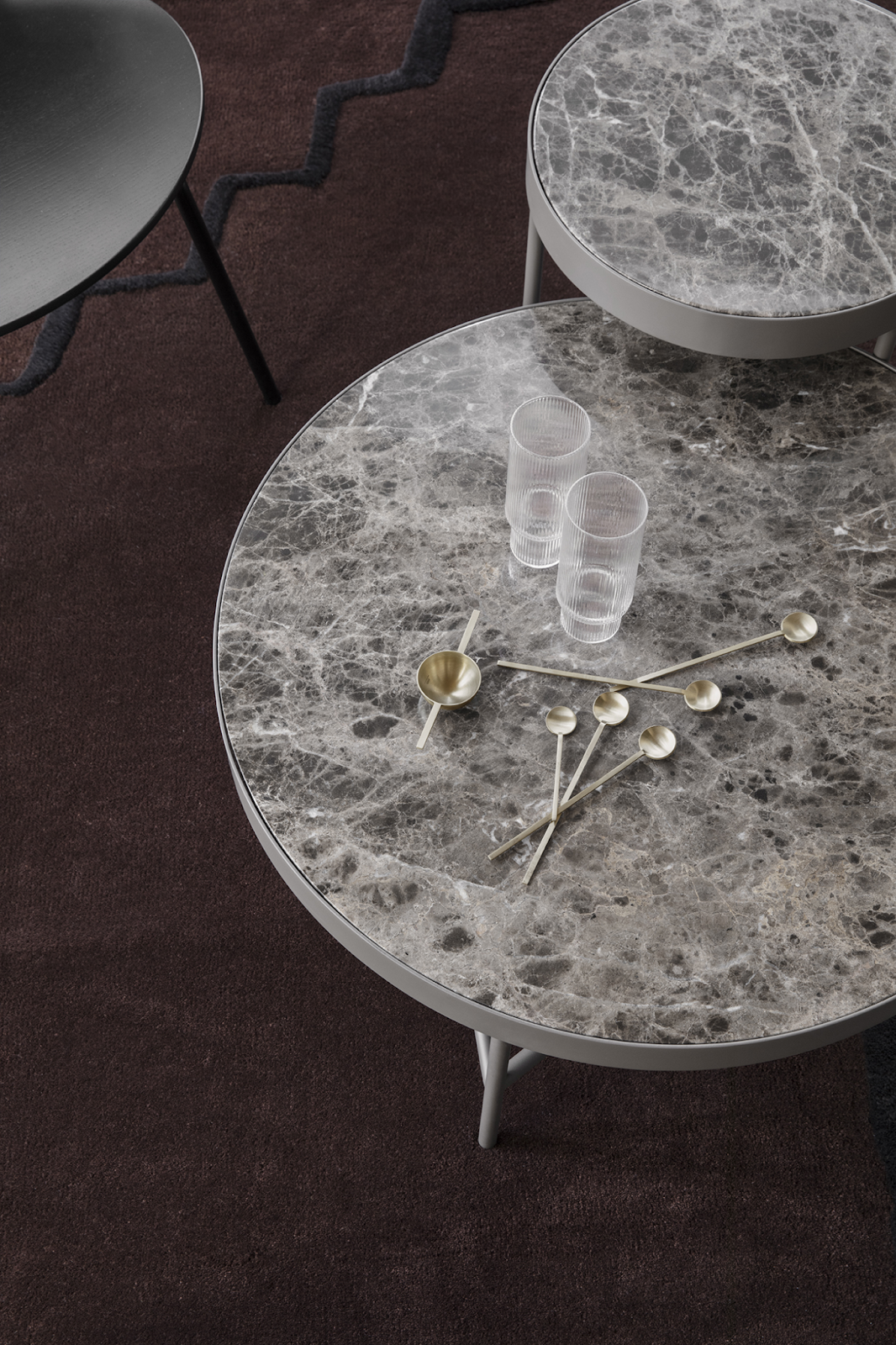 Đá Granite tự nhiên là loại vật liệu làm bàn trà rất tốt