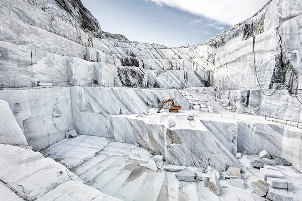Khai thác đá Marble tại vùng Carrara của Italy
