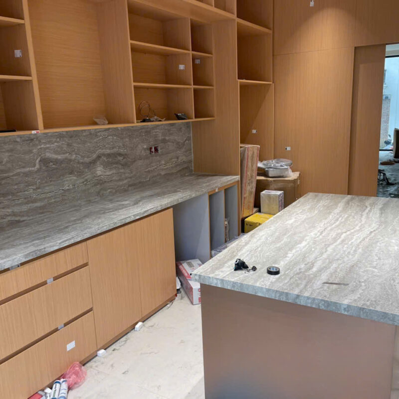 hinh anh thuc te da traventino grey 2