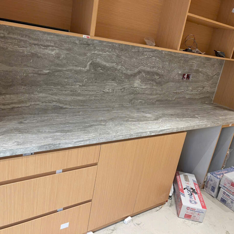 hinh anh thuc te da traventino grey 3