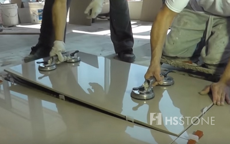 Phương pháp trải keo một mặt và hai mặt khi thi công