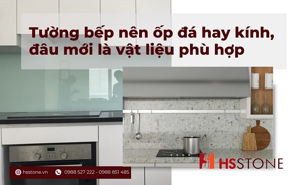 Tường bếp nên ốp đá hay kính