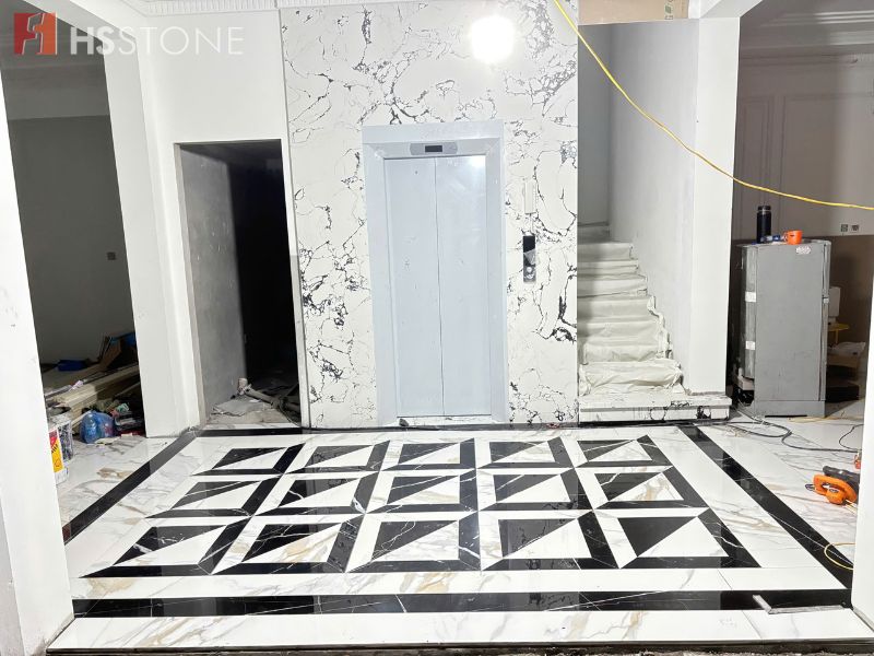 Ứng dụng gạch ốp tường khổ lớn cho khu vực sảnh thang máy