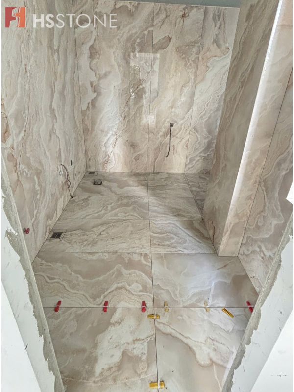 Gạch ốp tường khổ lớn giúp tăng tính thẩm mỹ