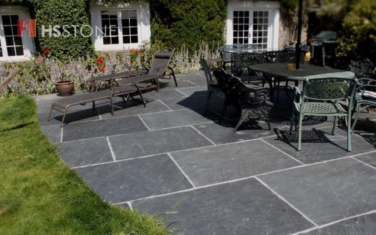 Top mẫu gạch lát sân vườn khổ lớn tạo không gian ngoại thất đẳng cấp