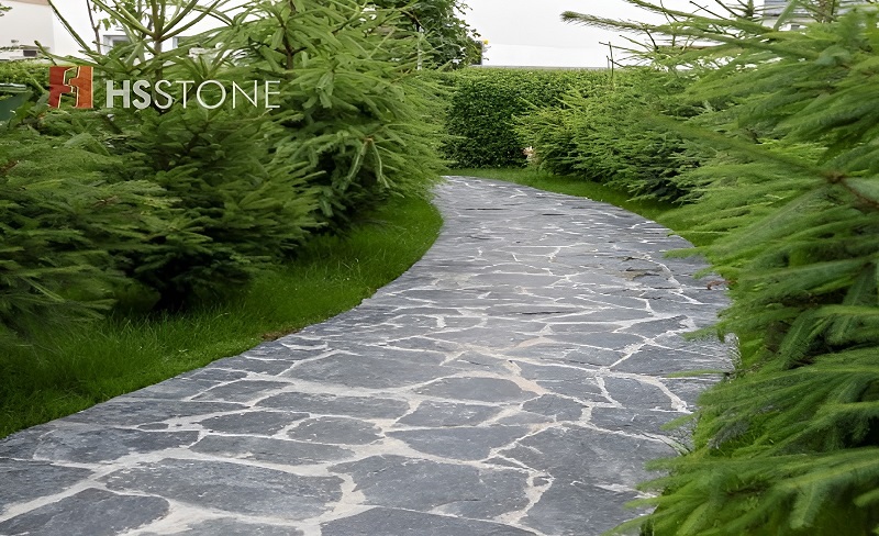 Tại sao nên chọn gạch lát sân vườn chuyên dụng?