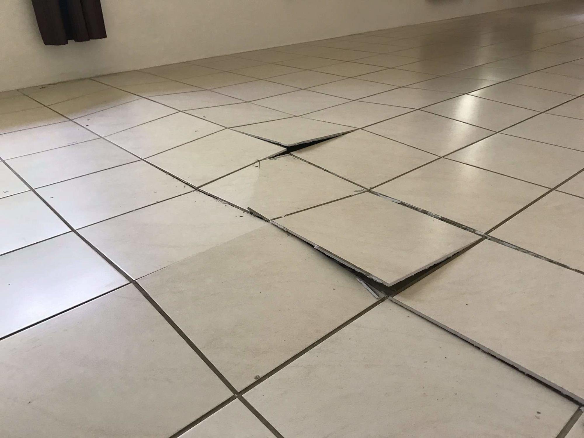 bongtroc Nguy cơ bong tróc và nứt vỡ sau thi công